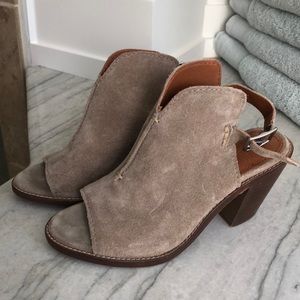 NWOT Frye Mules